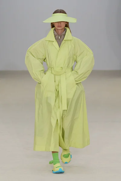 Look 18